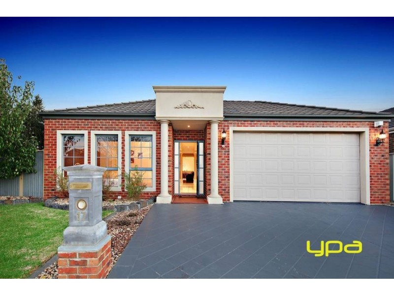 17 Ranmore Grove, Caroline Springs VIC 3023