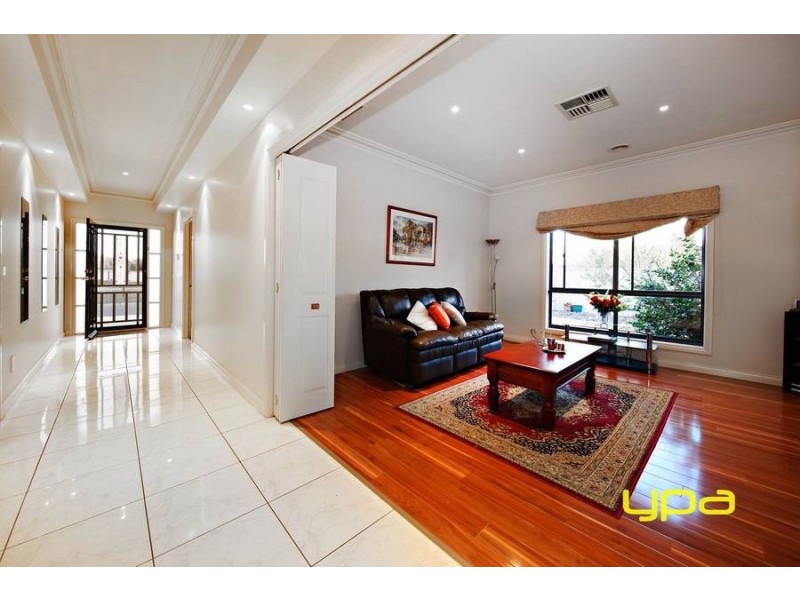 17 Ranmore Grove, Caroline Springs VIC 3023