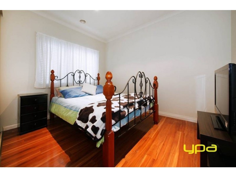 17 Ranmore Grove, Caroline Springs VIC 3023