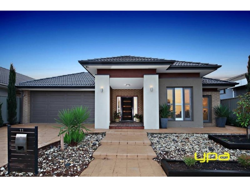11 The Grange, Caroline Springs VIC 3023