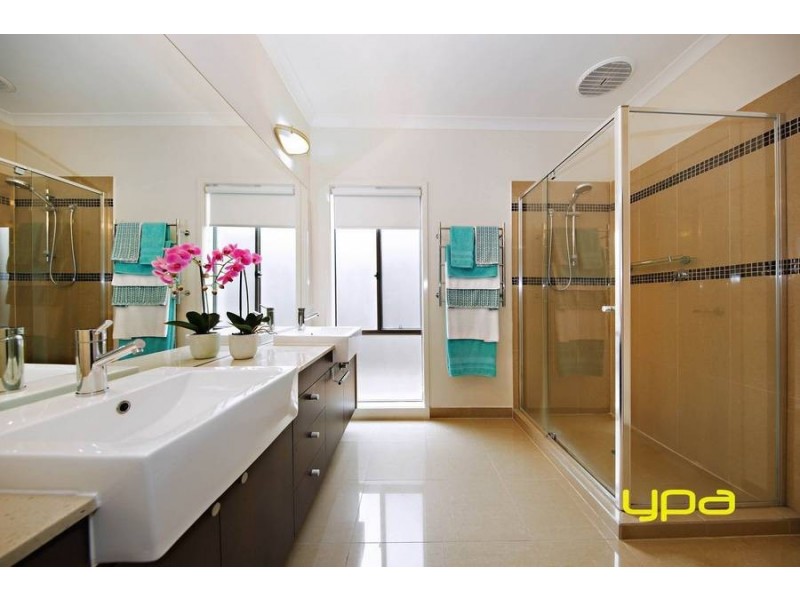 11 The Grange, Caroline Springs VIC 3023