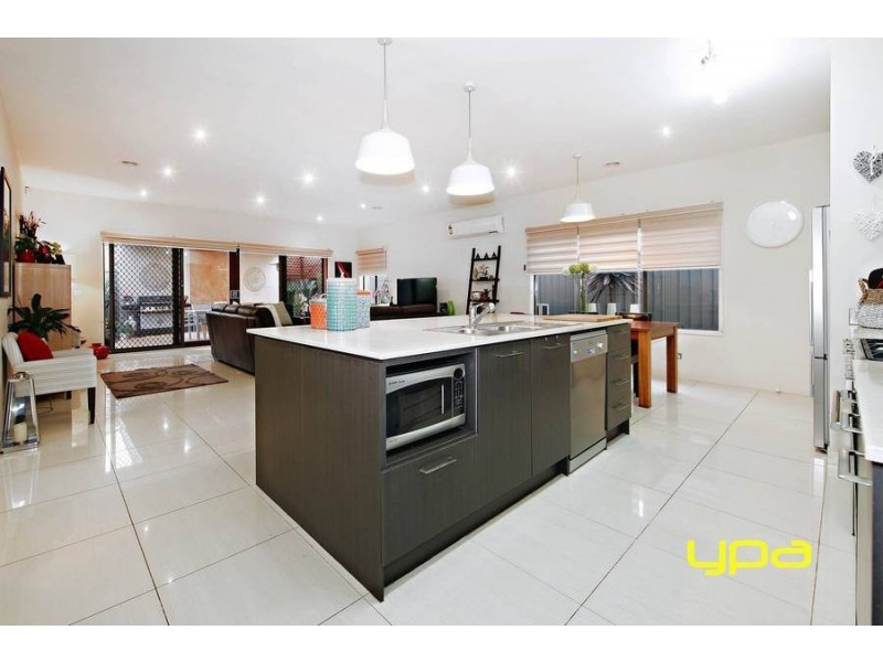 11 The Grange, Caroline Springs VIC 3023