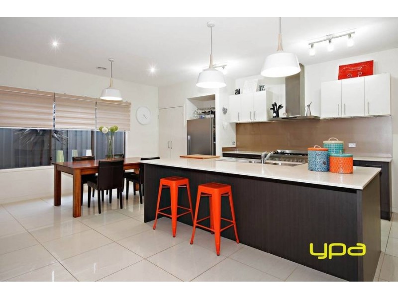 11 The Grange, Caroline Springs VIC 3023