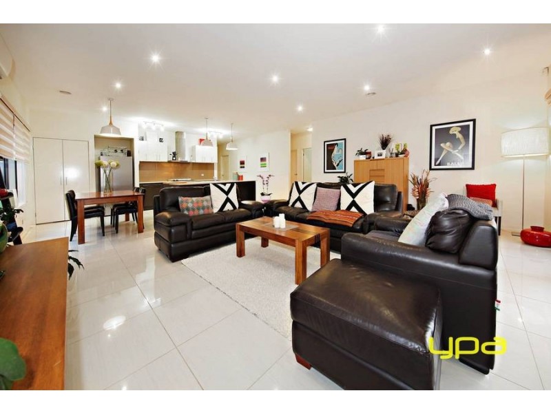 11 The Grange, Caroline Springs VIC 3023