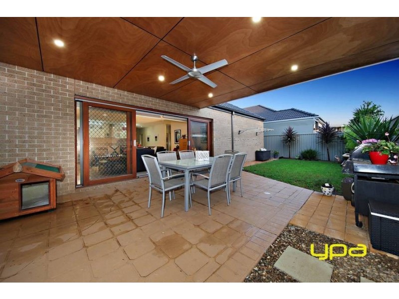 11 The Grange, Caroline Springs VIC 3023