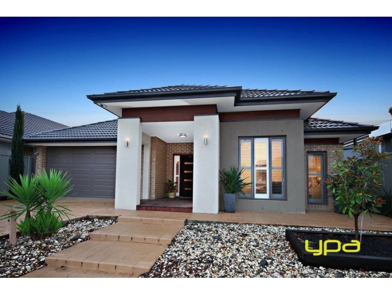 11 The Grange, Caroline Springs VIC 3023