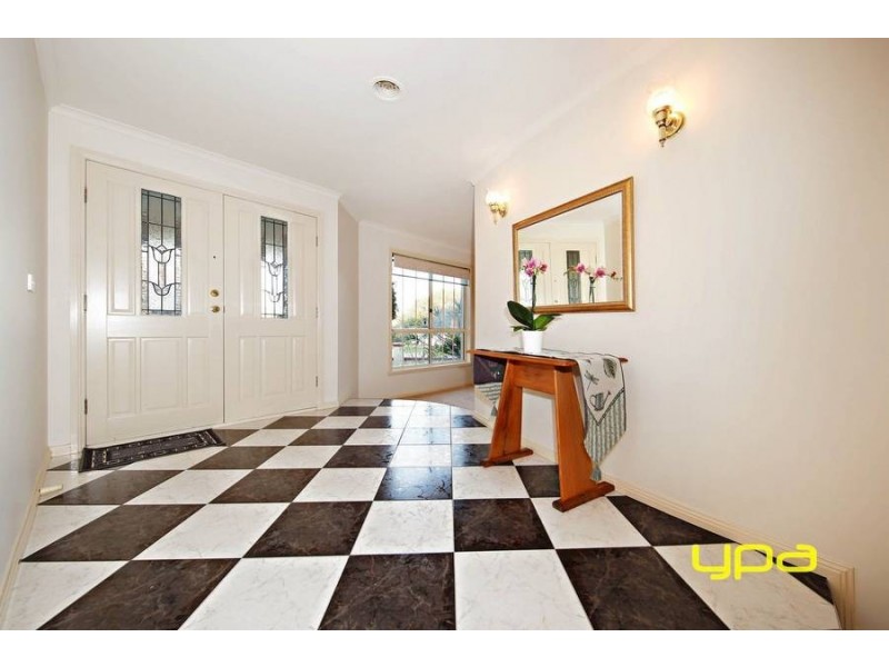 20 Windsor Gardens, Caroline Springs VIC 3023