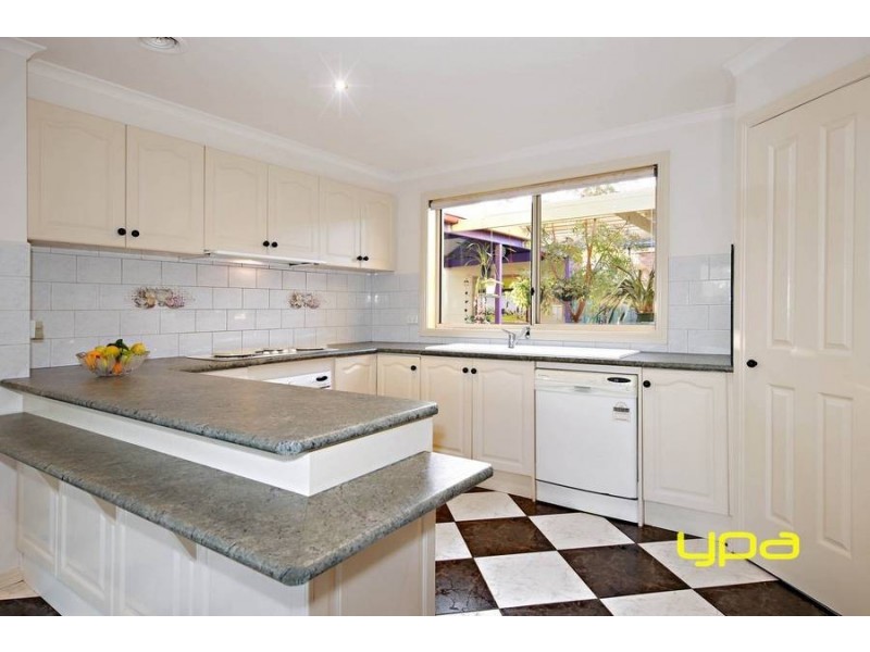 20 Windsor Gardens, Caroline Springs VIC 3023