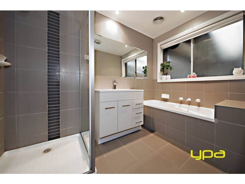 18 Wavertree Avenue, Caroline Springs VIC 3023