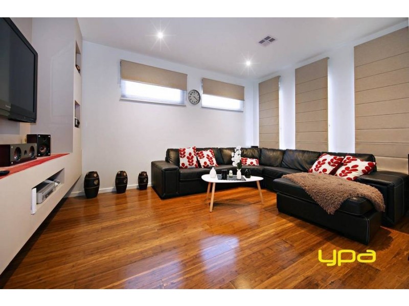 15 Herring Loop, Caroline Springs VIC 3023