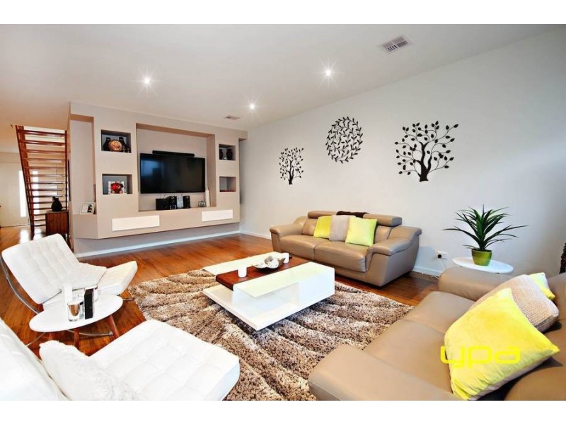 15 Herring Loop, Caroline Springs VIC 3023