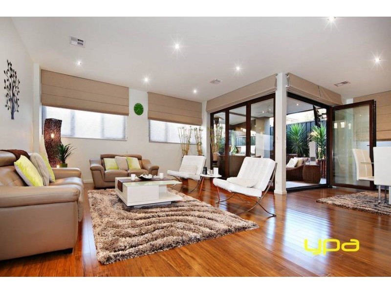 15 Herring Loop, Caroline Springs VIC 3023