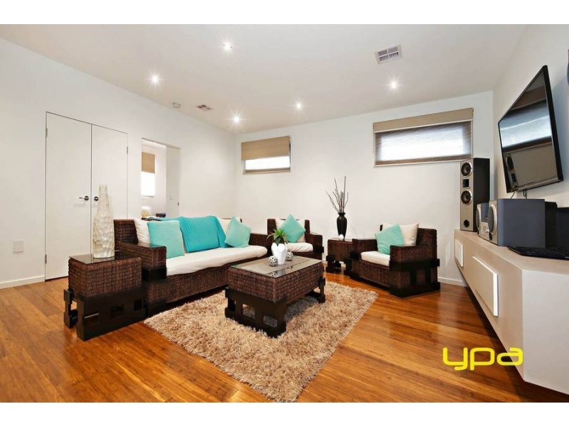 15 Herring Loop, Caroline Springs VIC 3023