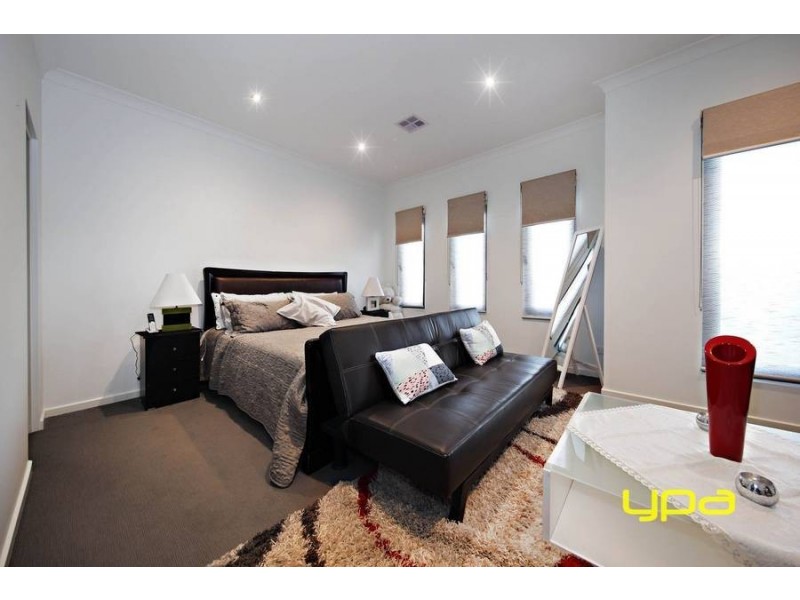 15 Herring Loop, Caroline Springs VIC 3023