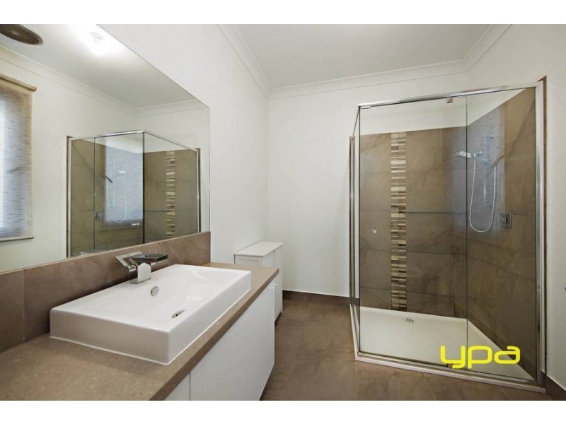 15 Herring Loop, Caroline Springs VIC 3023