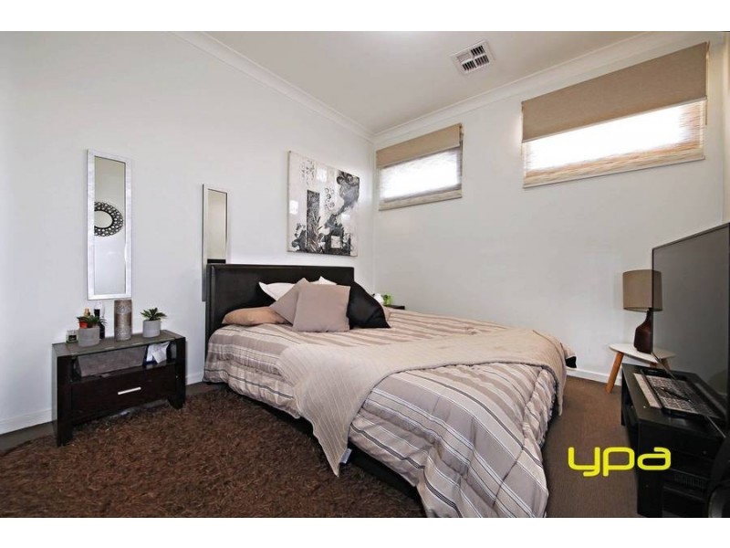 15 Herring Loop, Caroline Springs VIC 3023