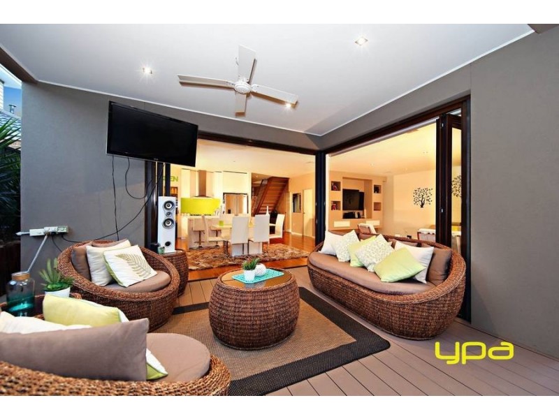 15 Herring Loop, Caroline Springs VIC 3023