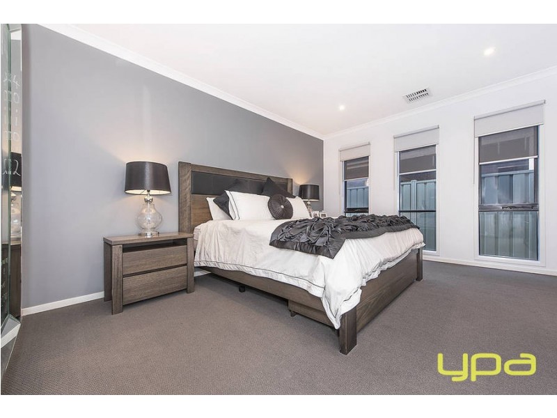 29 Dahlia Drive, Caroline Springs VIC 3023