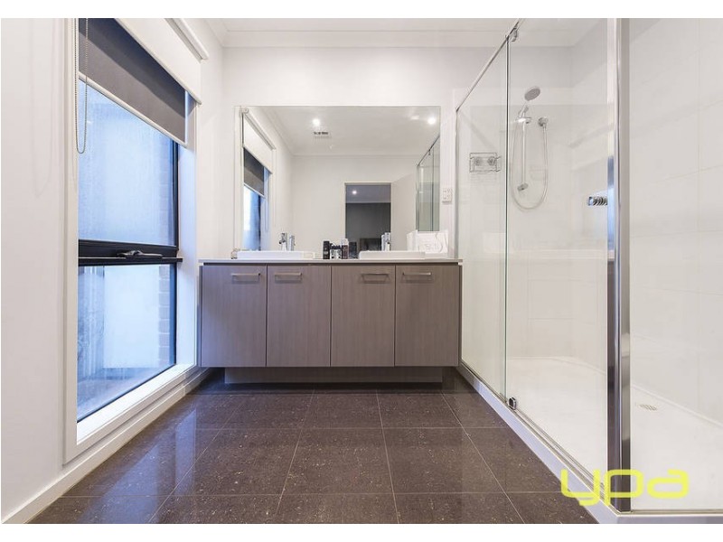 29 Dahlia Drive, Caroline Springs VIC 3023