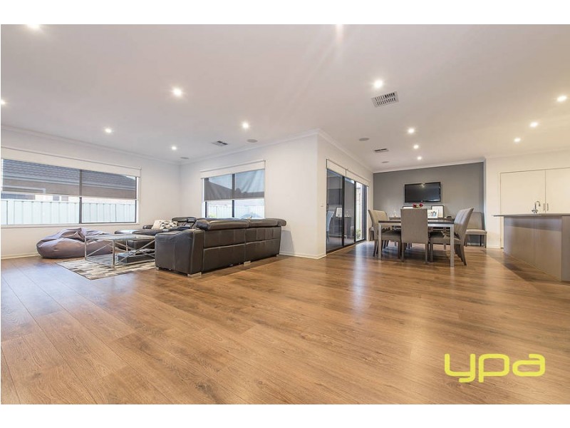 29 Dahlia Drive, Caroline Springs VIC 3023