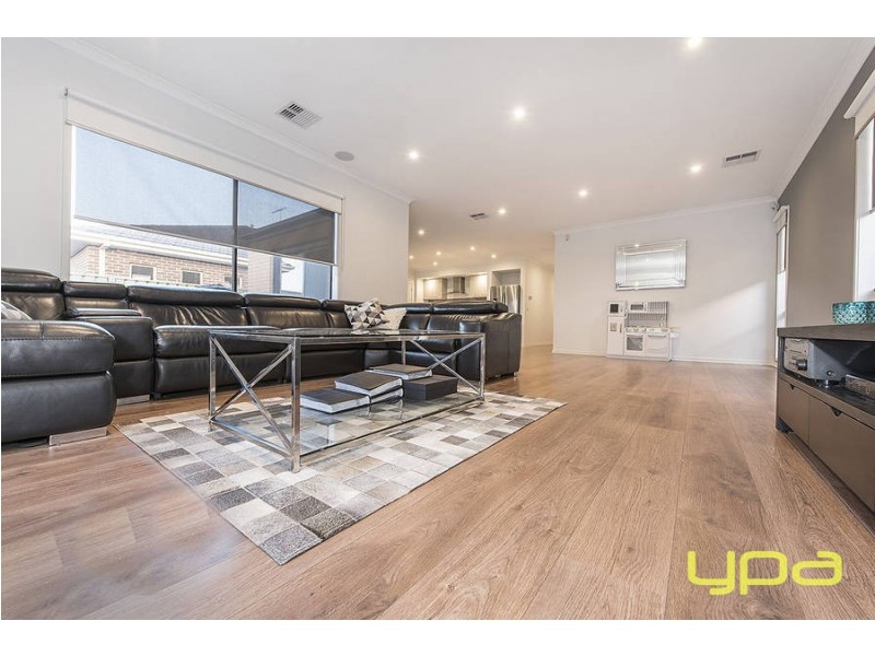 29 Dahlia Drive, Caroline Springs VIC 3023