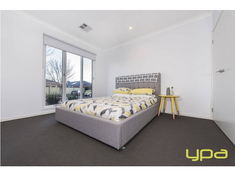 29 Dahlia Drive, Caroline Springs VIC 3023