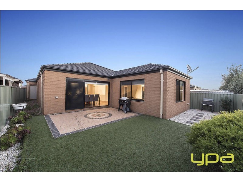 29 Dahlia Drive, Caroline Springs VIC 3023