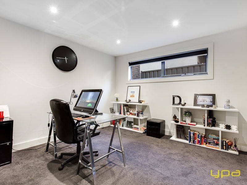 34 Kororoit Approach, Caroline Springs VIC 3023