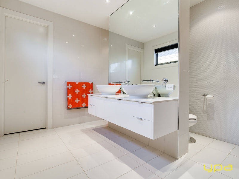 34 Kororoit Approach, Caroline Springs VIC 3023