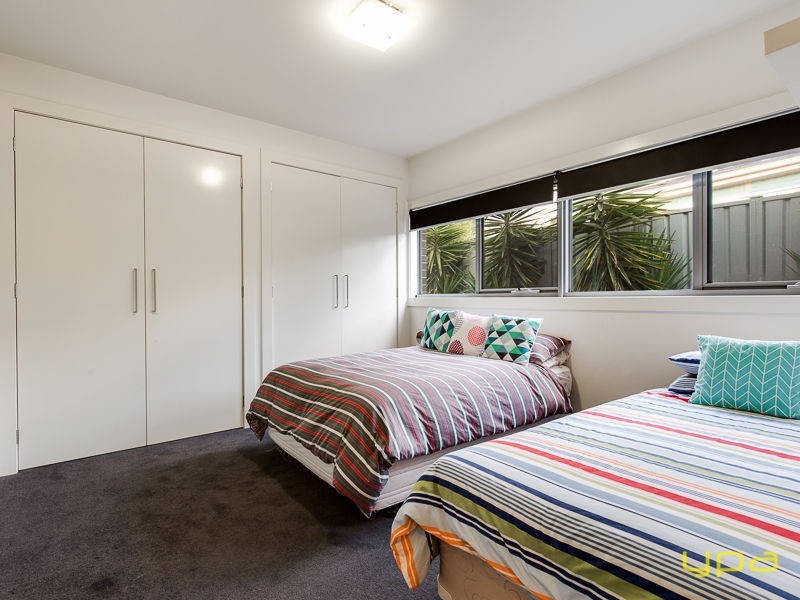 34 Kororoit Approach, Caroline Springs VIC 3023