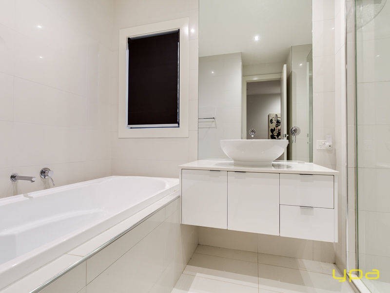 34 Kororoit Approach, Caroline Springs VIC 3023