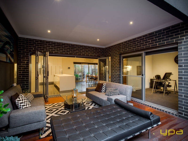 34 Kororoit Approach, Caroline Springs VIC 3023