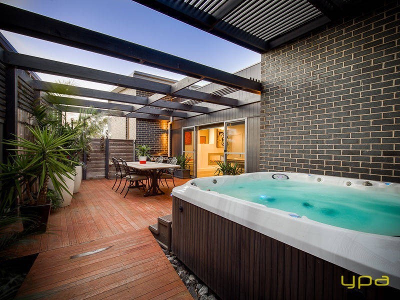 34 Kororoit Approach, Caroline Springs VIC 3023