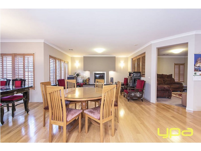 5 Woodbury Avenue, Caroline Springs VIC 3023