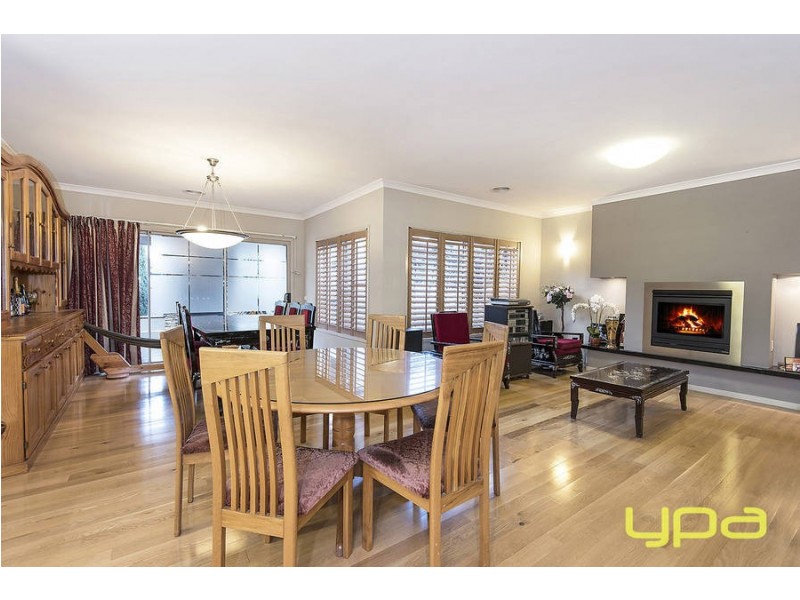 5 Woodbury Avenue, Caroline Springs VIC 3023