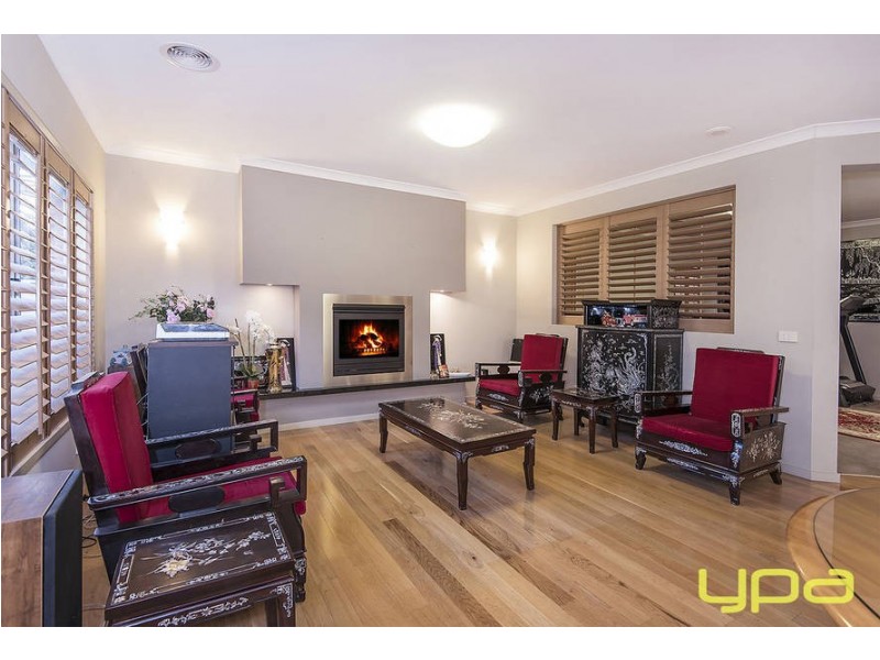 5 Woodbury Avenue, Caroline Springs VIC 3023