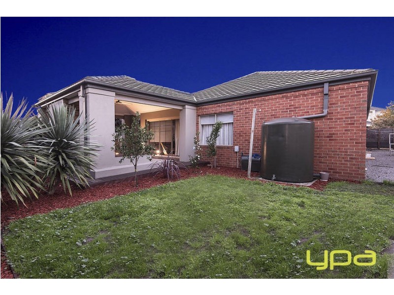 5 Woodbury Avenue, Caroline Springs VIC 3023