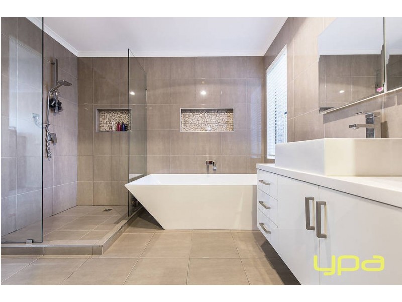 34 Fydler Avenue, Burnside VIC 3023