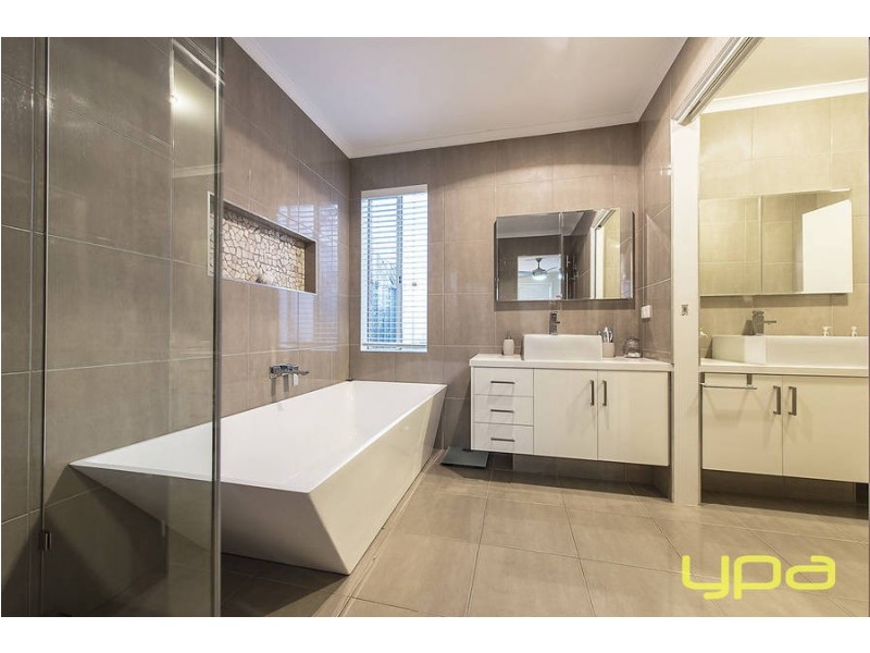 34 Fydler Avenue, Burnside VIC 3023