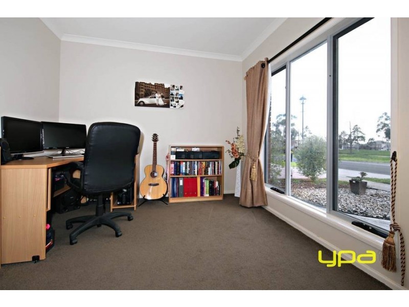 41 Oakview Parade, Caroline Springs VIC 3023