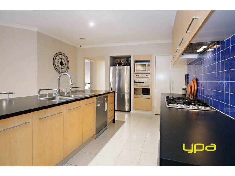 41 Oakview Parade, Caroline Springs VIC 3023