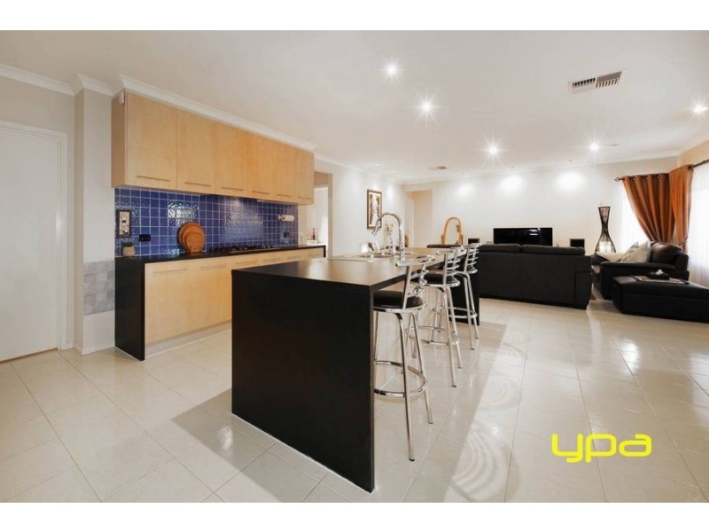 41 Oakview Parade, Caroline Springs VIC 3023