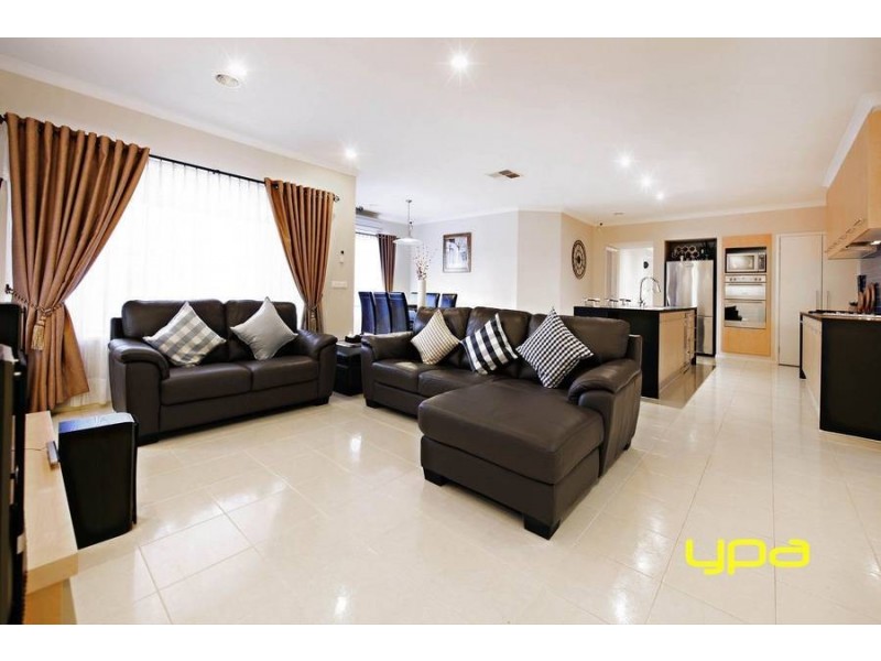 41 Oakview Parade, Caroline Springs VIC 3023