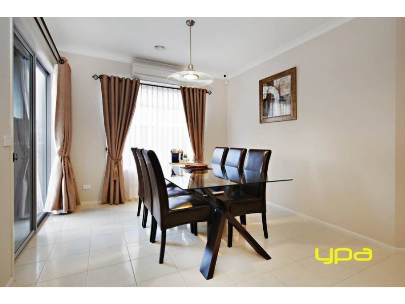 41 Oakview Parade, Caroline Springs VIC 3023