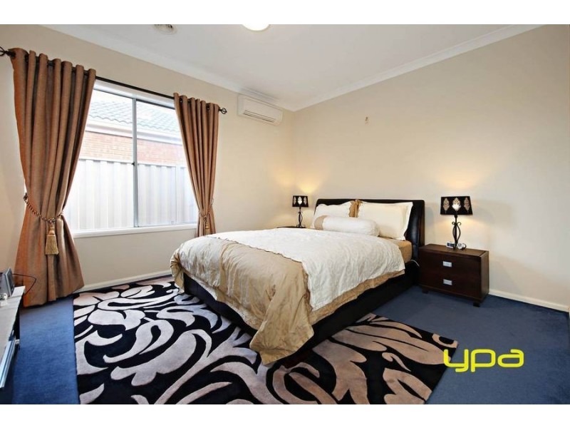 41 Oakview Parade, Caroline Springs VIC 3023