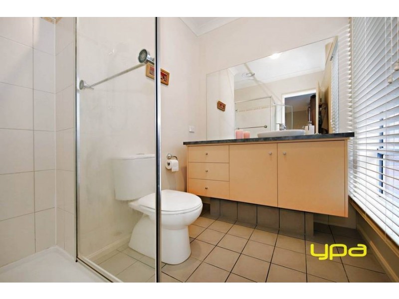 41 Oakview Parade, Caroline Springs VIC 3023