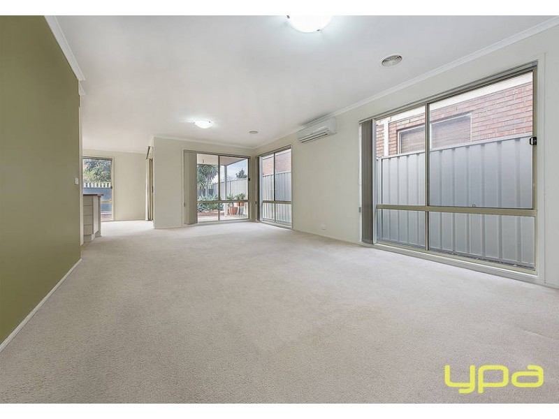 64 Clarendon Wynd, Caroline Springs VIC 3023