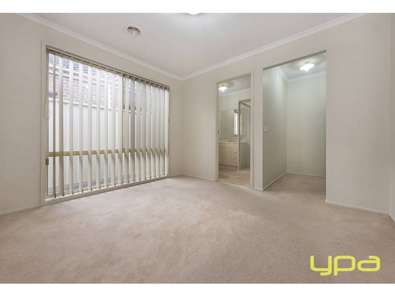 64 Clarendon Wynd, Caroline Springs VIC 3023