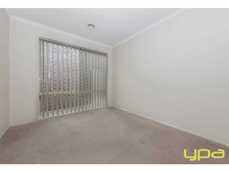 64 Clarendon Wynd, Caroline Springs VIC 3023