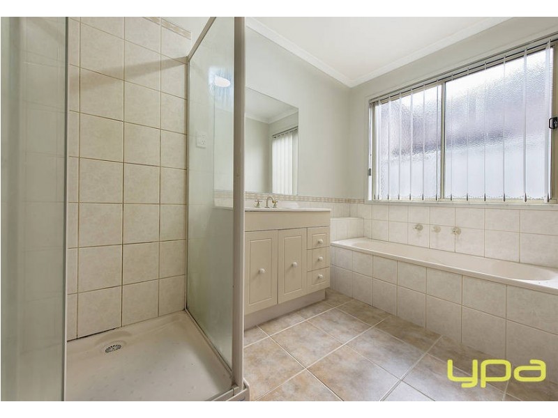 64 Clarendon Wynd, Caroline Springs VIC 3023